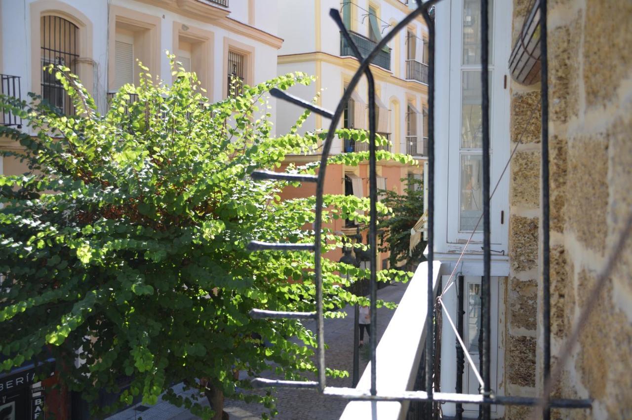 Pension Las Cuatro Naciones Cádiz Exterior photo